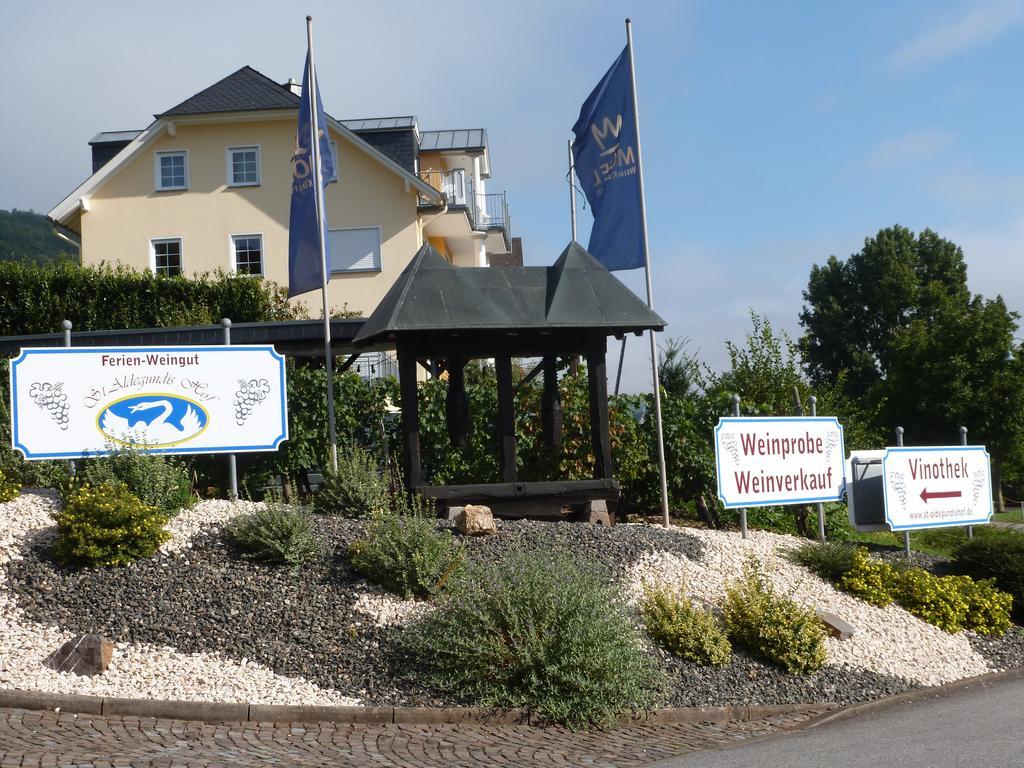 Wein- Und Gaestehaus St. Aldegundishof 장크트 알데군트 외부 사진