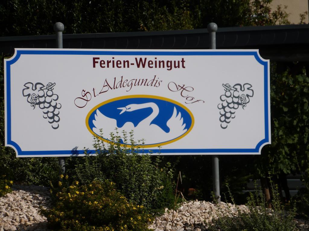 Wein- Und Gaestehaus St. Aldegundishof 장크트 알데군트 외부 사진
