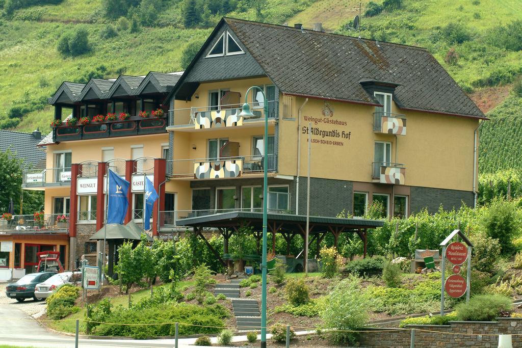 Wein- Und Gaestehaus St. Aldegundishof 장크트 알데군트 외부 사진