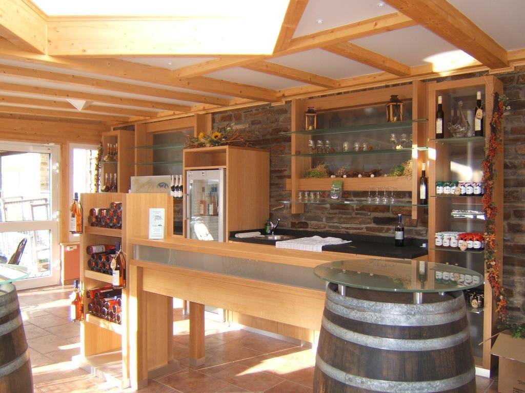 Wein- Und Gaestehaus St. Aldegundishof 장크트 알데군트 외부 사진